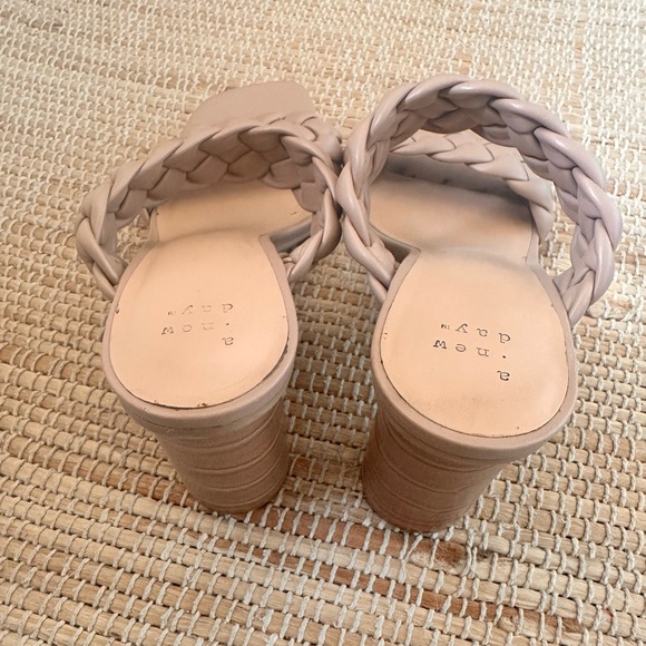A new day brand. Pinkish taupe heels. Size 7 1/2 women’s. Square toed. - Picture 3 of 4